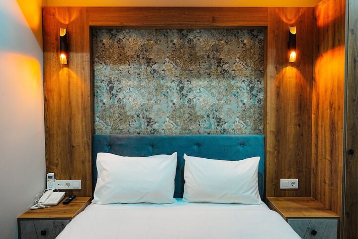 Room 12 of 65