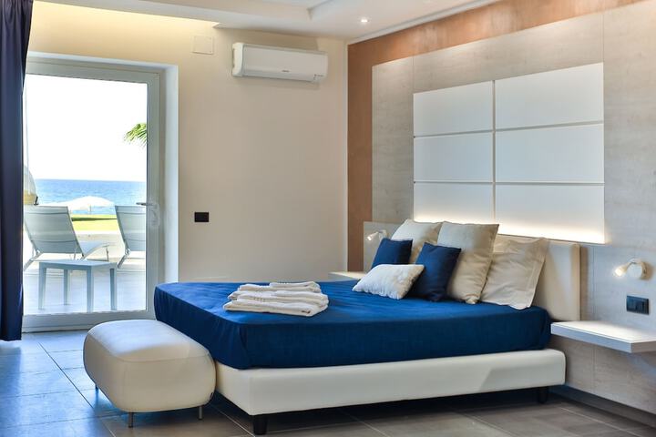Room 6 of 62