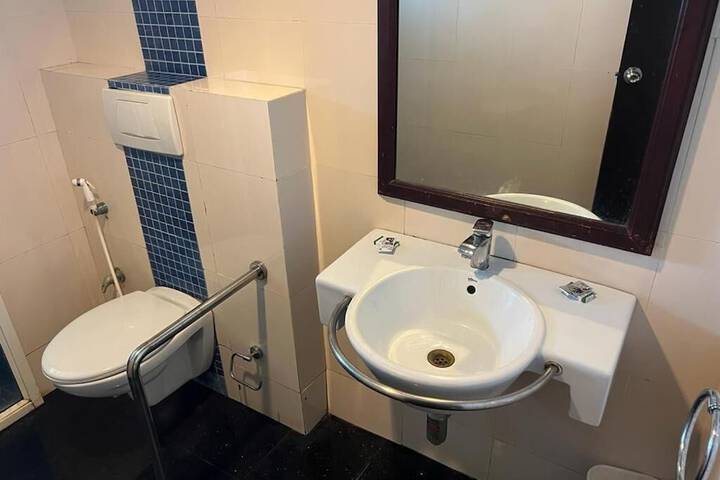 Room 10 of 23