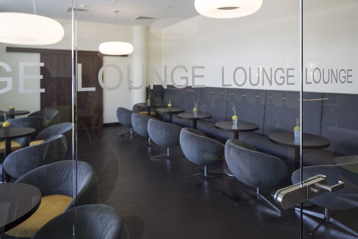Lounge 68 of 83