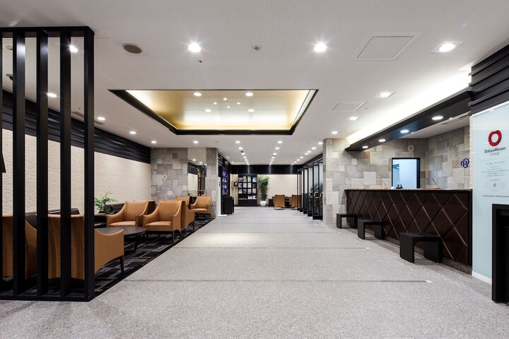Entrance & Lobby