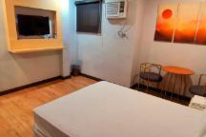 Room 13 of 18
