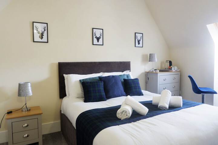 Room 2 of 63