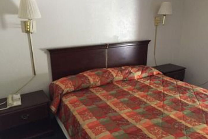 Room 4 of 17