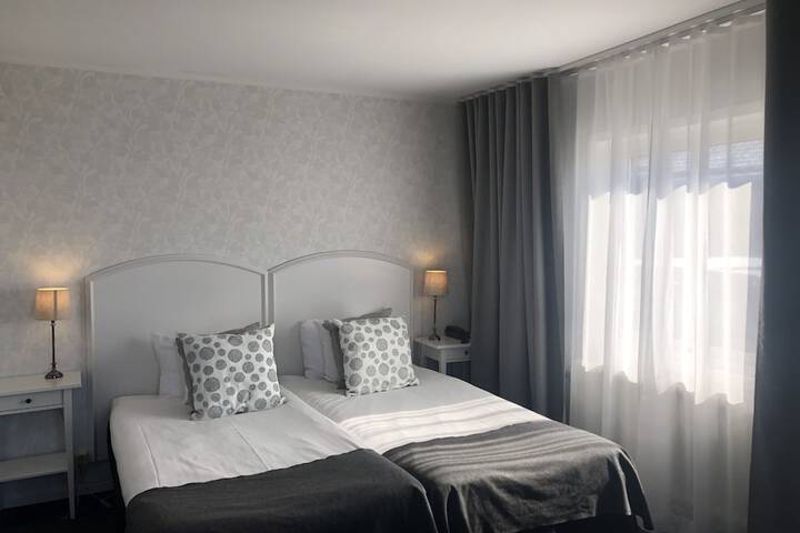 Room 10 of 121