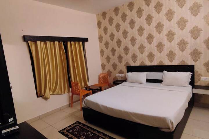 Room 4 of 10