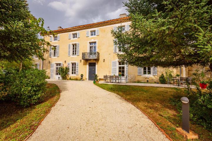 Le Castel Pierre - 7ch & 7sdb avec clim piscine XL, ping-pong, salle fitness et sauna pour 15 personnes