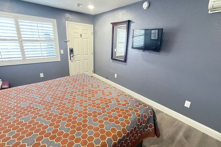 Standard | King Bed (8 of 25)