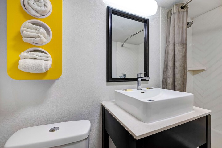 Room 15 of 25