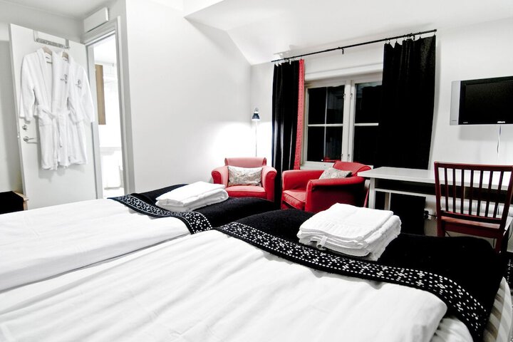 Room 4 of 11