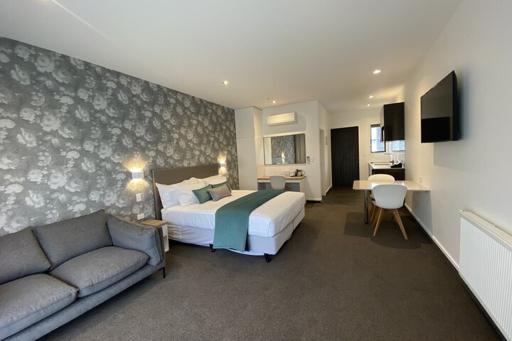Room 4 of 25