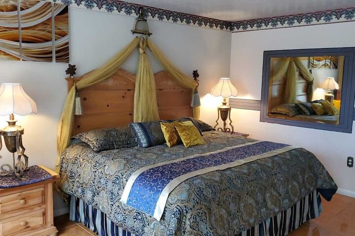 Superior King Bed (7 of 8)