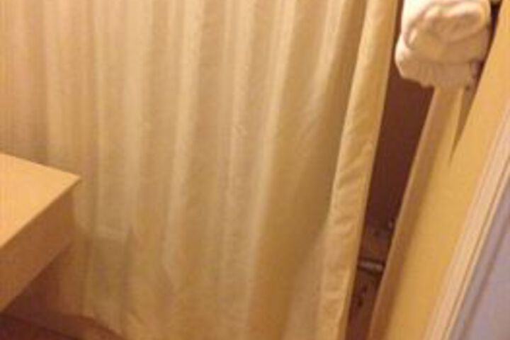 Room 2 of 11