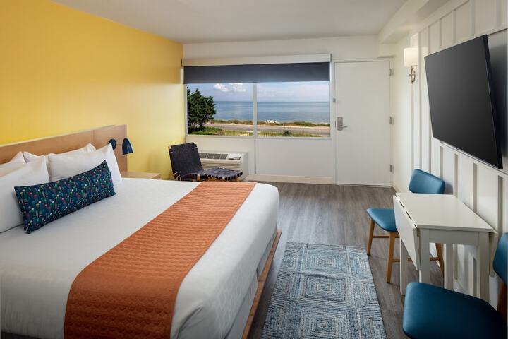 Standard King Bed Accessible (7 of 8)