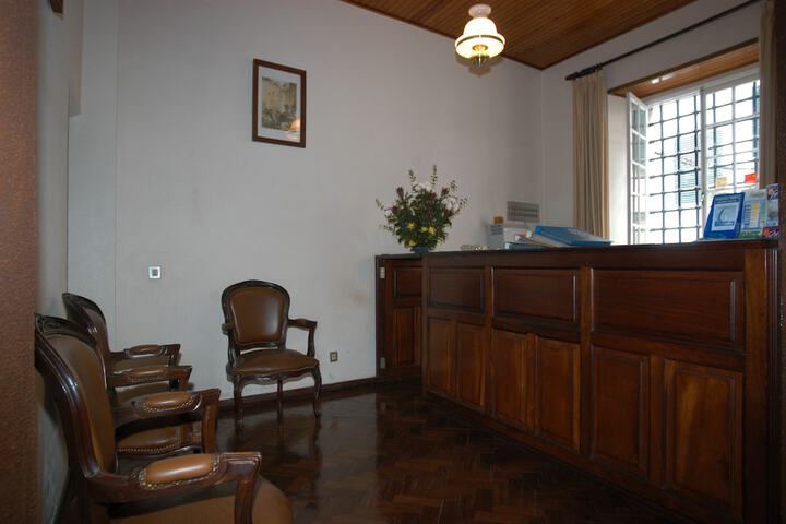 Check-in/check-out kiosk