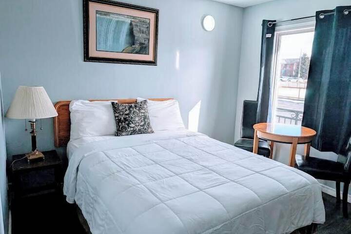 Room 6 of 33