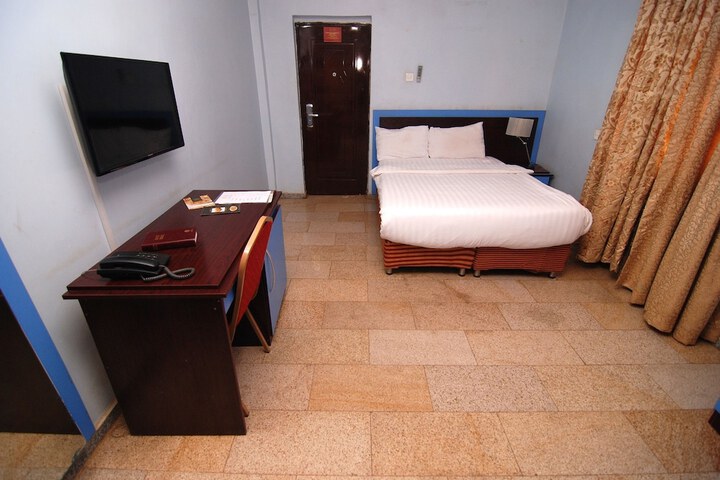 Room 8 of 44