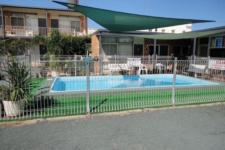 Hotel with Pool