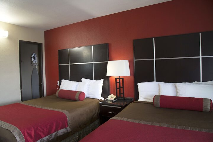 1 Queen Bed (16 of 23)