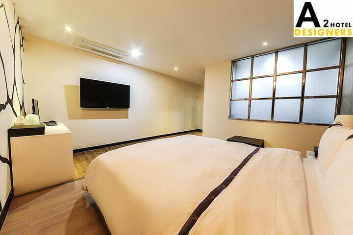 Room 4 of 43