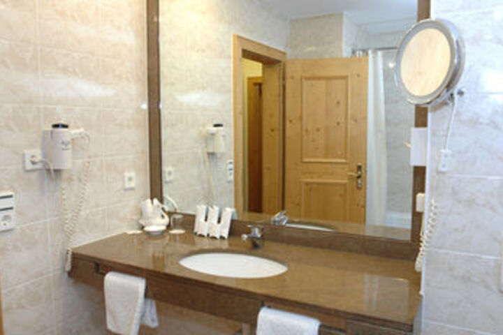 Room 7 of 42