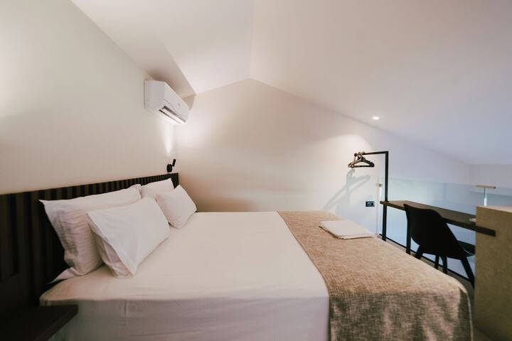 Room 2 of 16