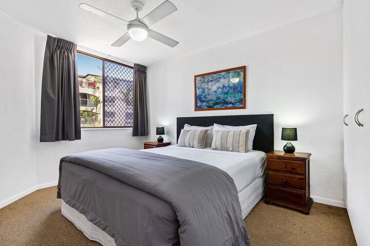Room 4 of 38