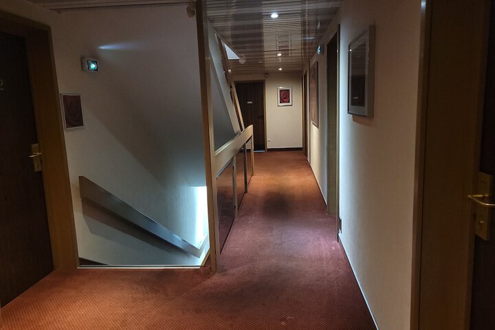 Ballroom/Hall 116 of 143