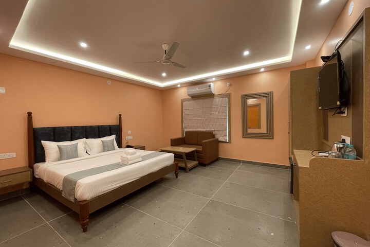 Room 8 of 44