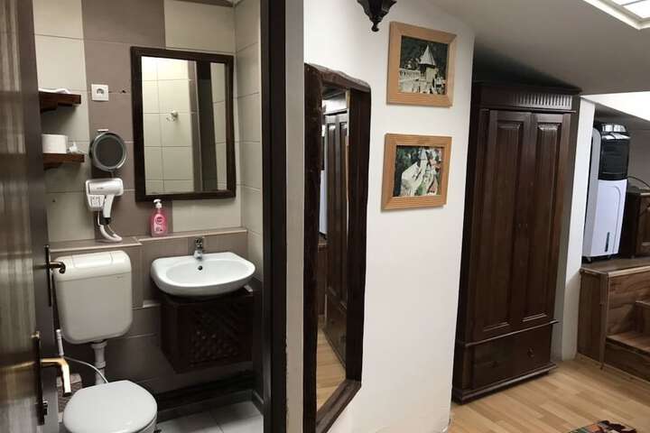 Room 7 of 13
