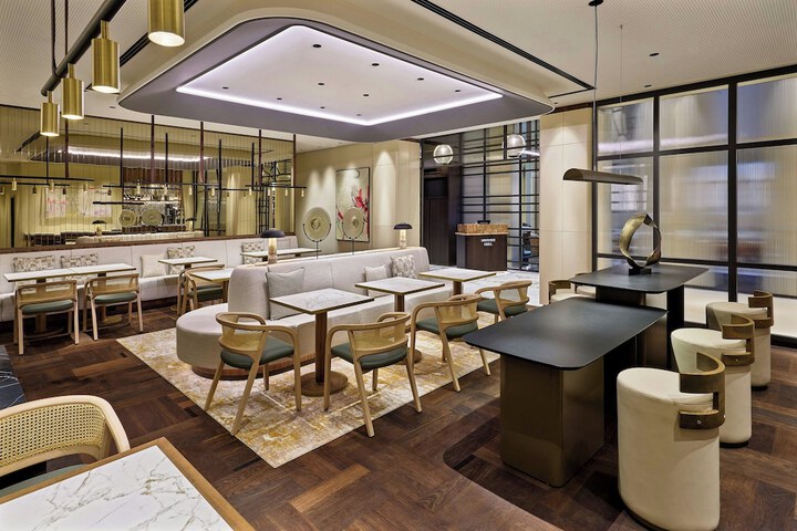 Lounge 93 of 117