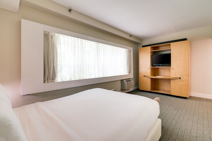 2 Queen Beds (2 of 13)