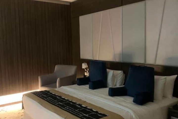 Room 12 of 64