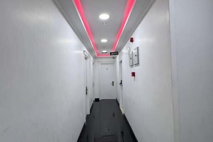 Ballroom/Hall 34 of 42