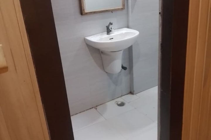 Room 11 of 14