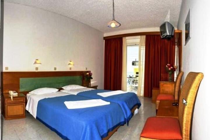 Room 3 of 20