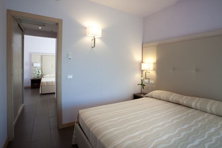 Room 5 of 40
