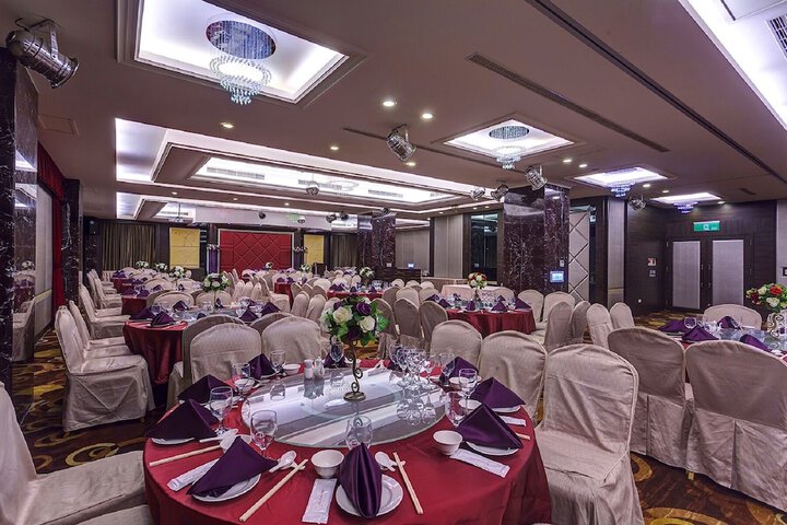 Ballroom/Hall 74 of 86