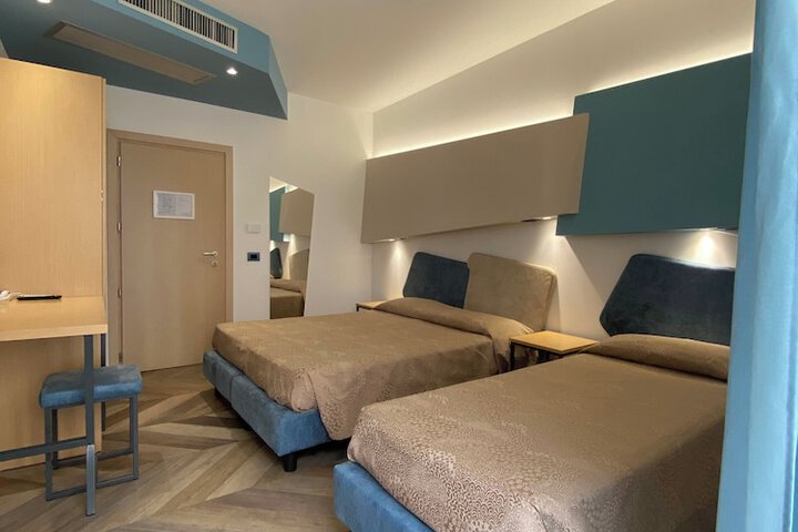 Room 33 of 70