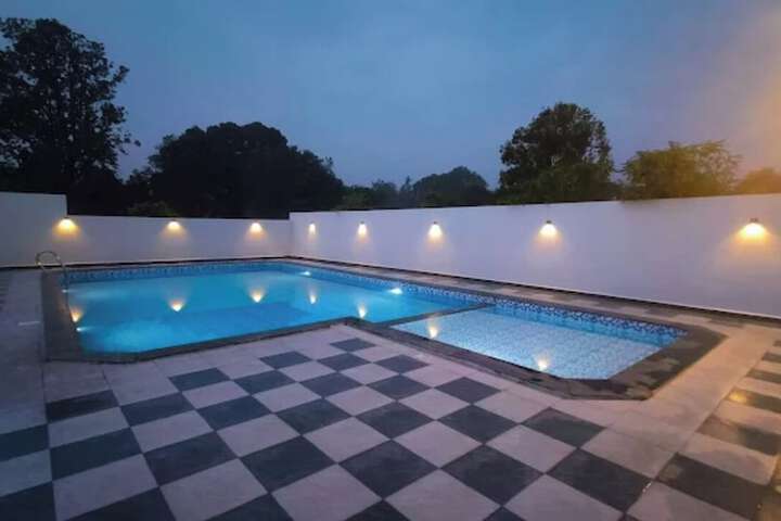 Pool 11 of 20