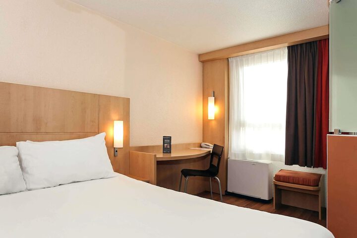 Room 10 of 75