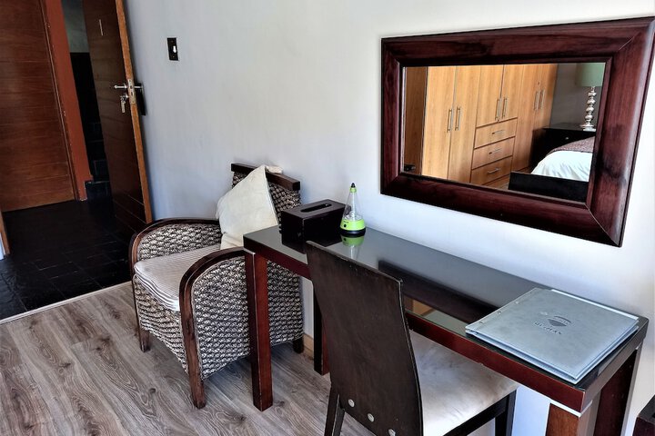 Room 3 of 28