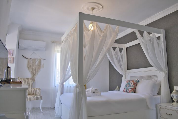 Room 12 of 72