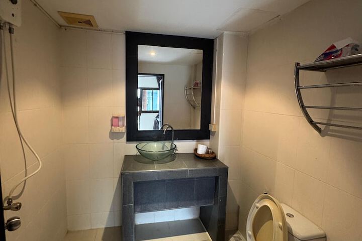 Room 53 of 62