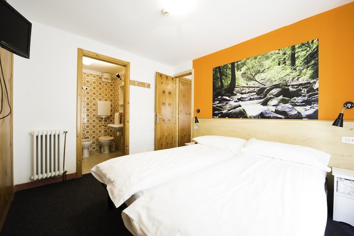 Room 33 of 112