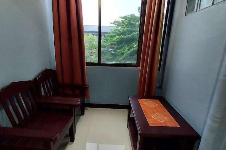 Room 33 of 48