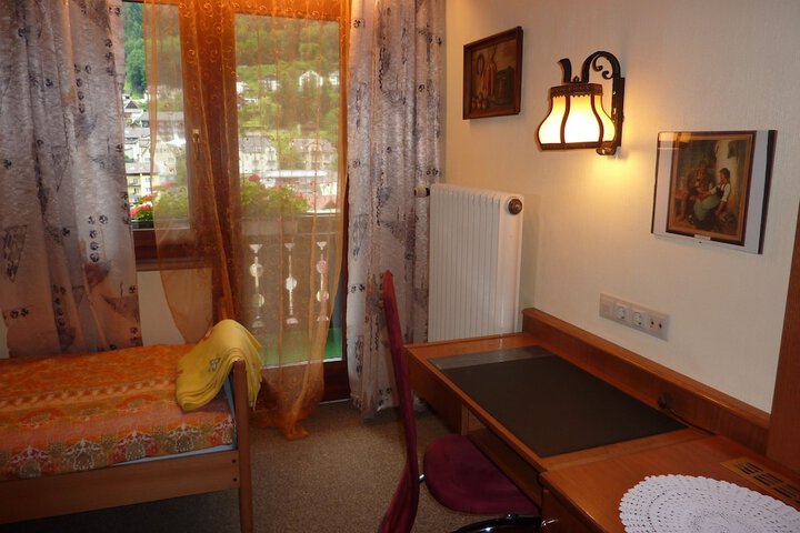 Room 8 of 49
