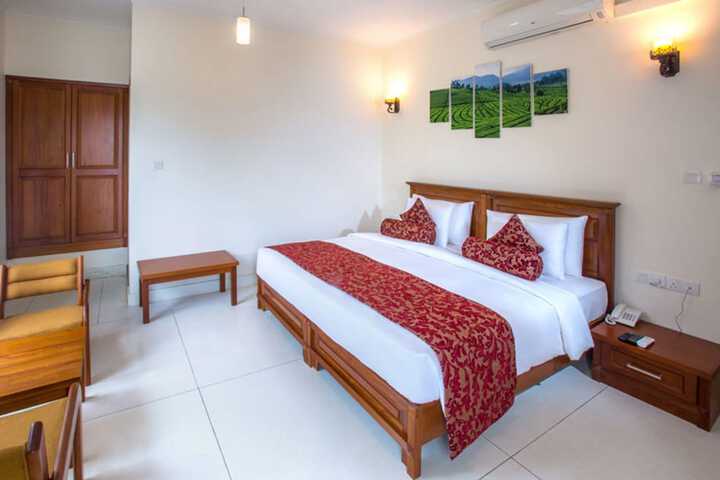 Room 6 of 17