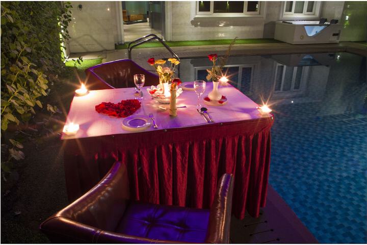 Hotel Pool