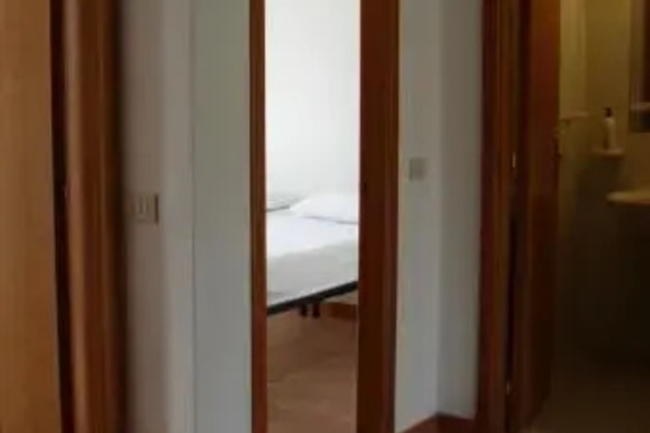 Room 5 of 9
